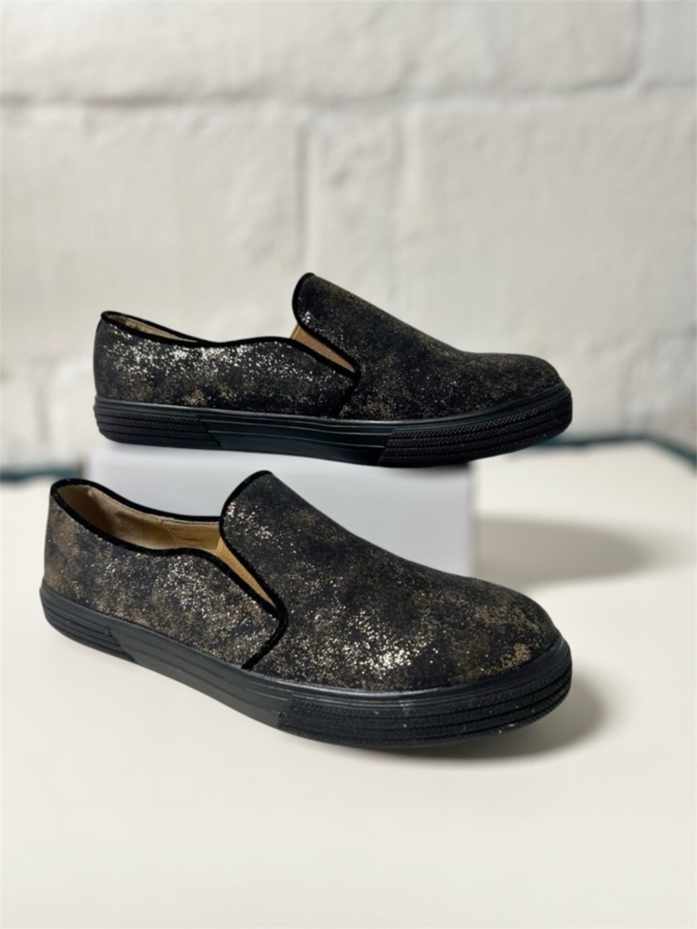NEW Patrizia Tumeric Women’s Slip On Shoes Sz.9 Gold/Black Fabric Low-cut Loafer